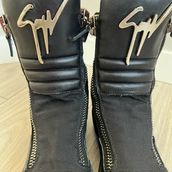 Designer boots - Picture 4 of 9